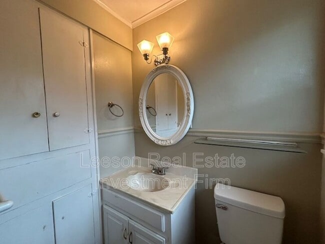 Building Photo - 2038 Lovers Ln