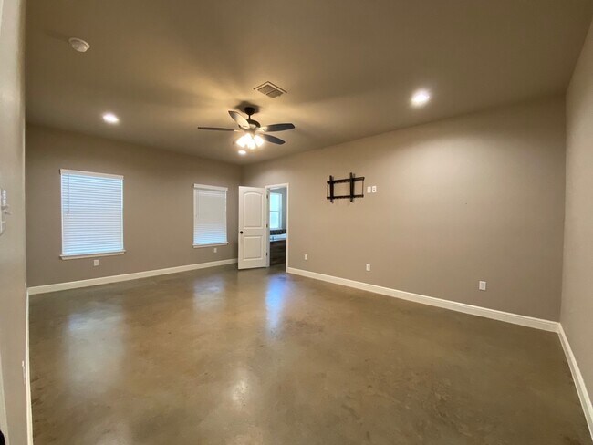 Building Photo - 501 Monna Ct