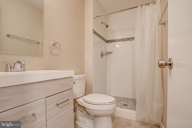 Building Photo - 6 Normandy Square Ct