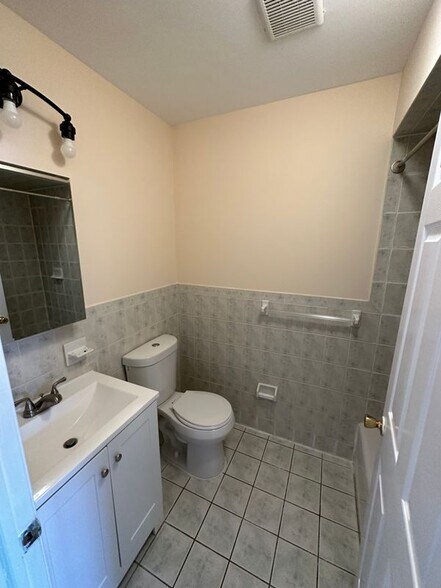 Building Photo - 111 Highland Ave