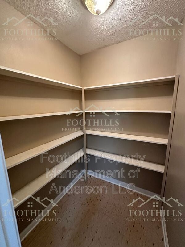 Building Photo - 1419 Oak Hill Dr