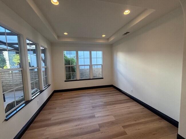 Building Photo - Stunning 5-Bedroom Pool Home with Private ...