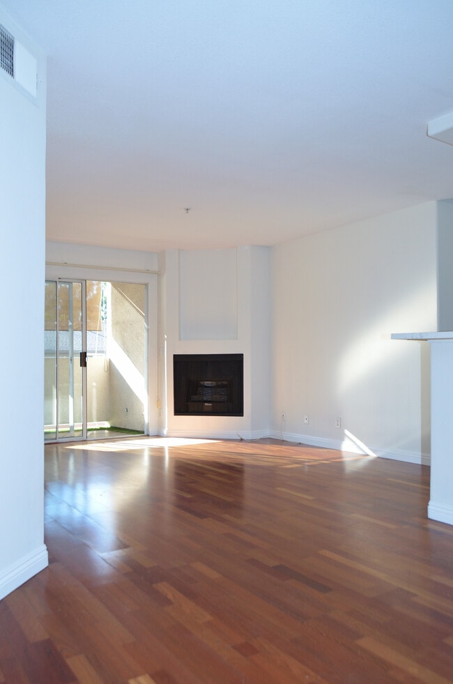 Building Photo - 15455 Sherman Way