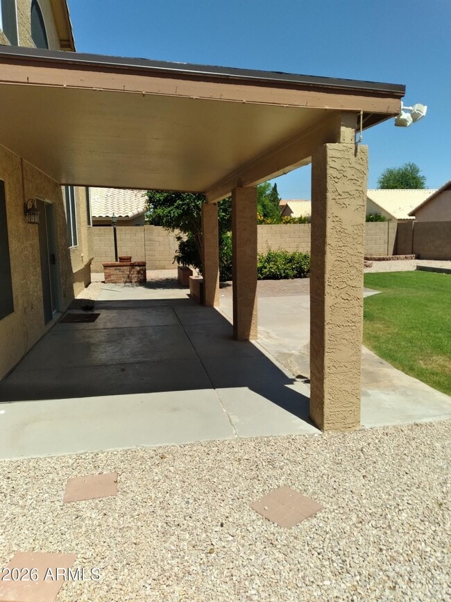 Building Photo - 1167 W Lisa Ln
