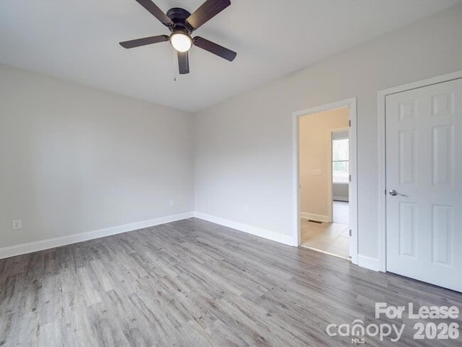 Building Photo - 824 Woodrun Dr