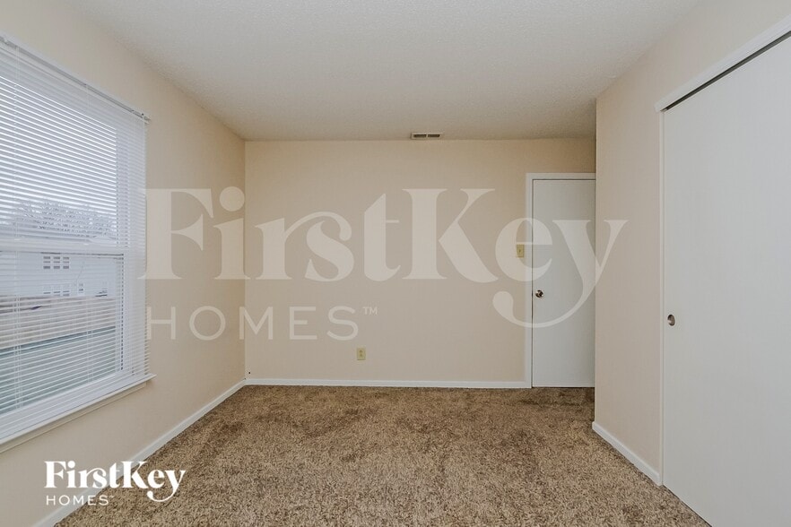 Building Photo - 12401 Rose Haven Dr