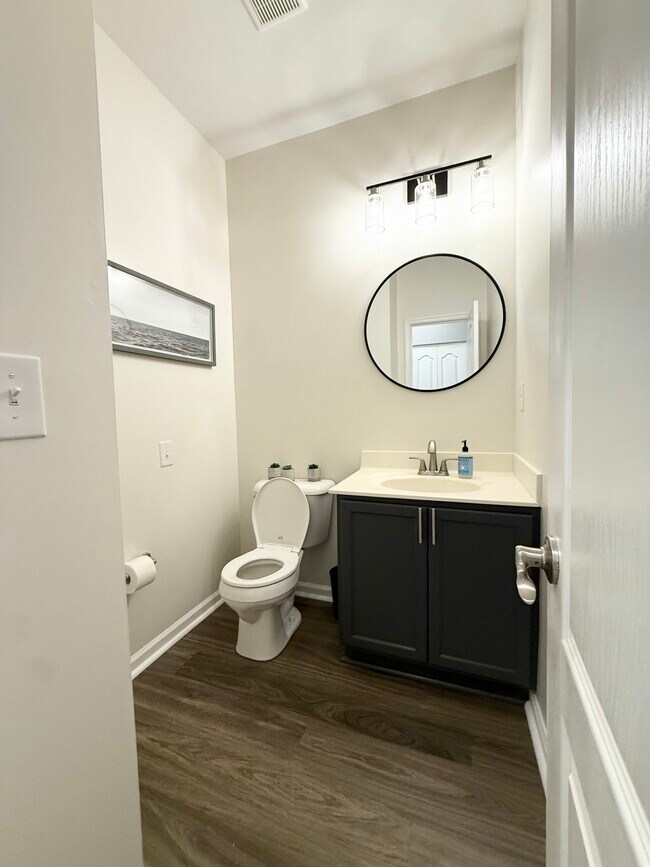 Building Photo - 410 Oakstone Trl