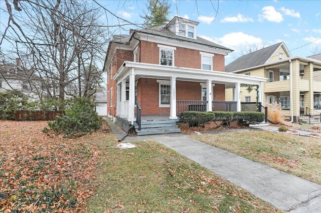 Building Photo - 1052 Edgar Ave