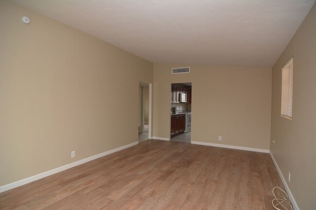 Building Photo - Updated 2 Bedroom 1 Bath! Located in Convenient Central Tucson Location!