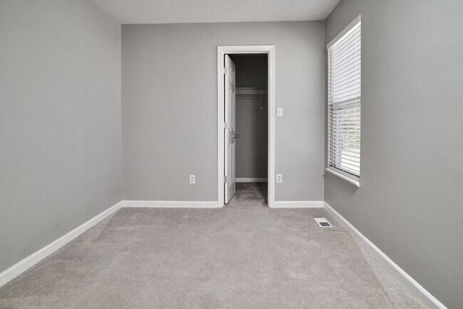 Building Photo - For Rent-4BDRM, 2.5BA Home in Ashwood
