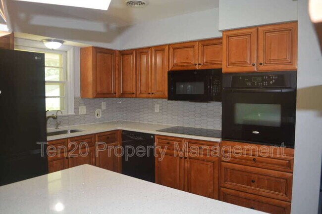 Building Photo - 1815 Marilon Dr