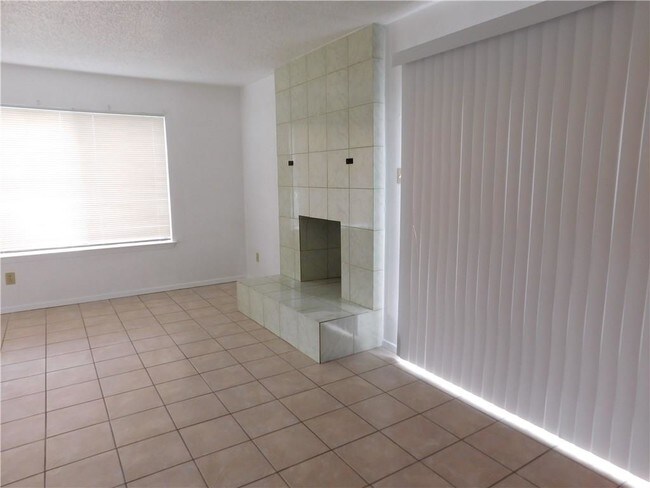 Building Photo - 3939 N Garland Ave