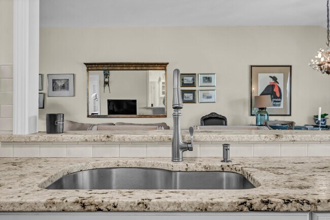 Building Photo - 123 Heritage Vlg