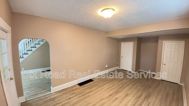 Building Photo - 830 St Clair Ave