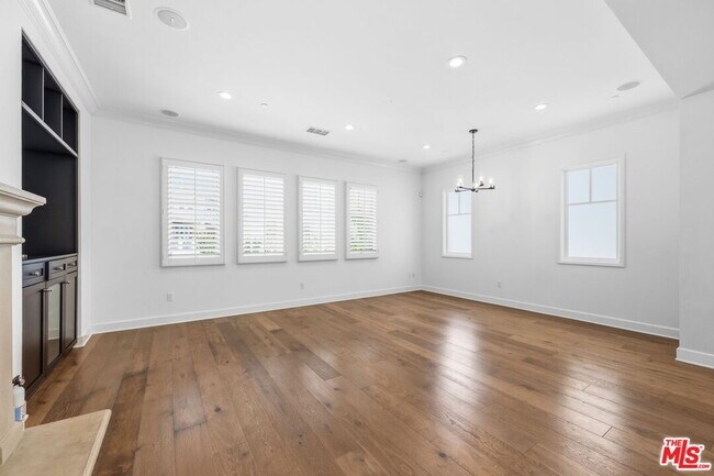 Building Photo - 13079 Bluff Creek Dr