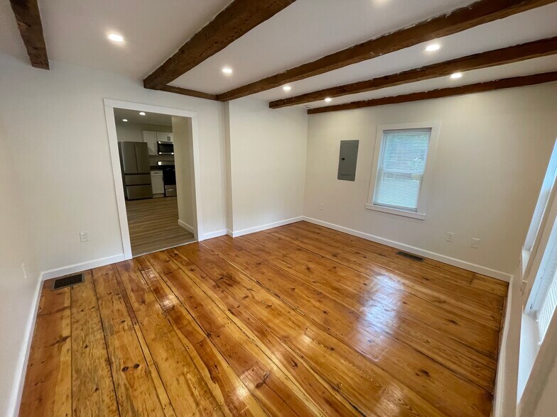 Building Photo - 456 N State St