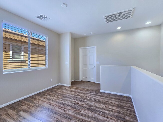 Building Photo - Summerlin South