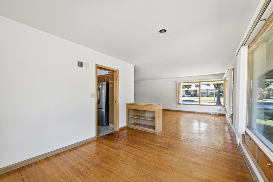 Building Photo - 728 N 74th St