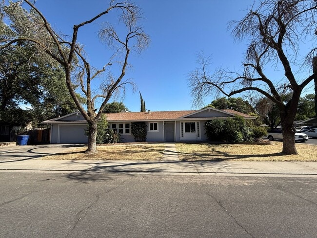 Building Photo - Single story home in east Modesto!
