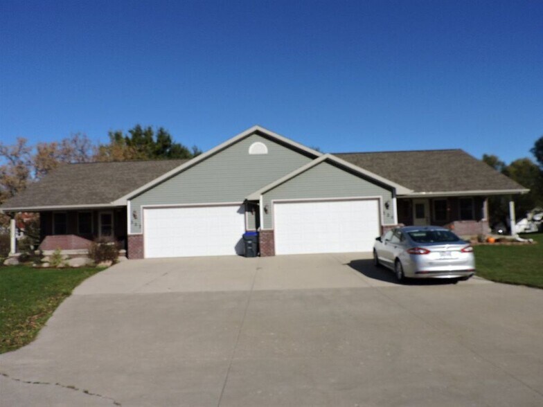 Building Photo - 325 Cordy Lane