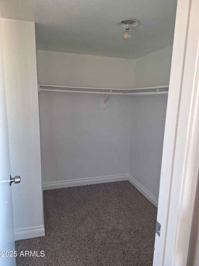 Building Photo - 2674 N 43rd Ave