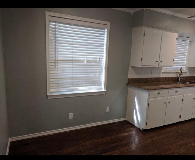 Building Photo - Charming and well-maintained home in the highly desirable Lakewood area of Dallas!