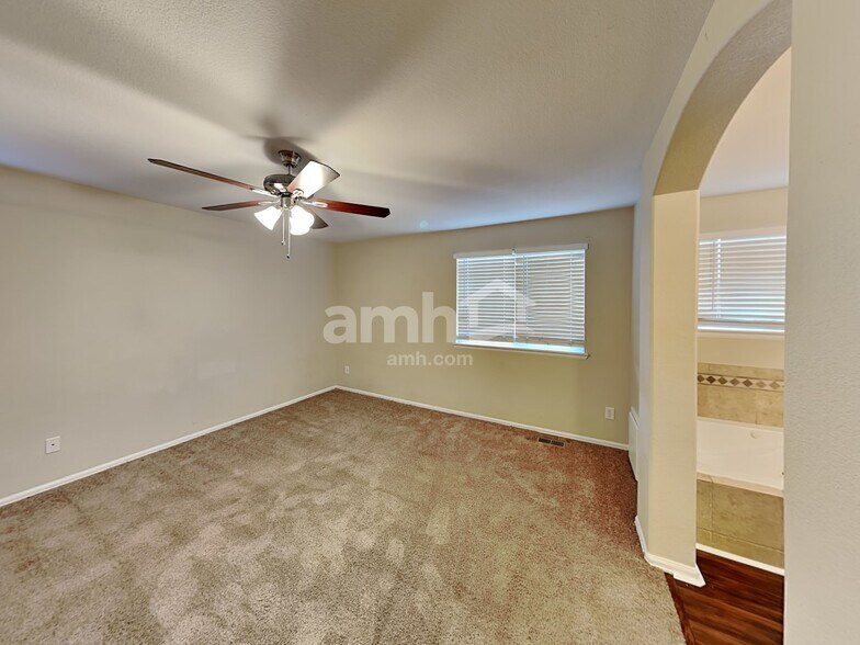 Building Photo - 9861 Kenton Cir