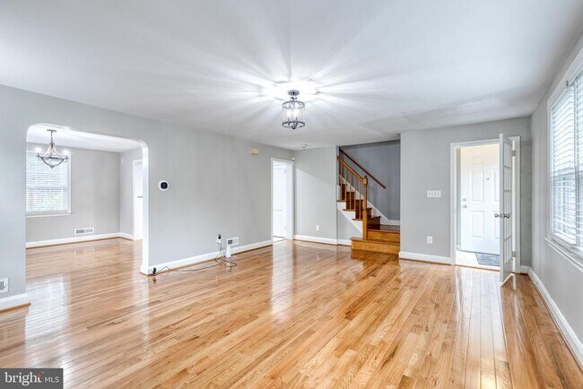 Building Photo - 1517 Dellsway Rd