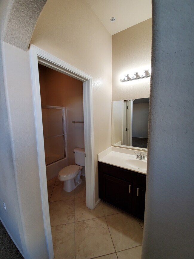 Master Vanity - 17150 N 23rd St