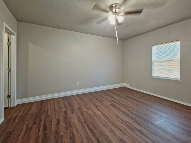 Building Photo - Cozy 3 bed 2 bath in Northridge