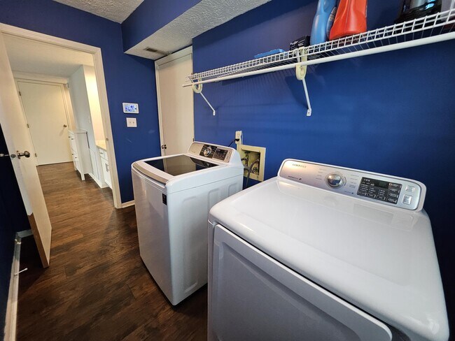 Building Photo - 7645 Bayridge Dr