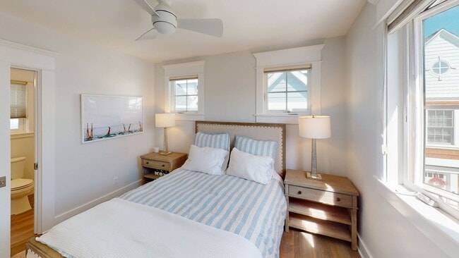 Building Photo - 3bed/3.5 Bath School Year Rental