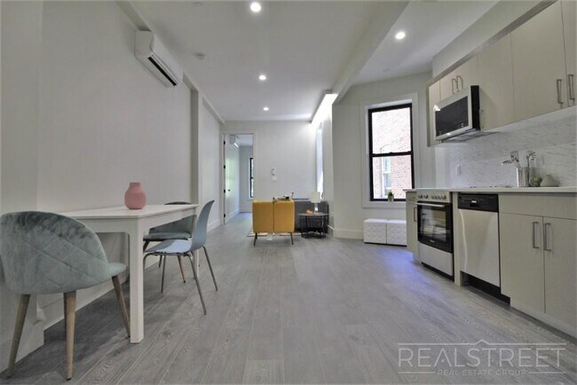 Building Photo - Brand New 1 Bed w Full Kitchen Amenities i...