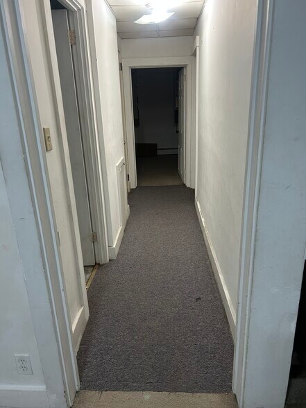 Building Photo - 138 N Main St