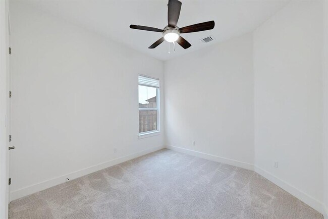Building Photo - 206 Olivia Dr