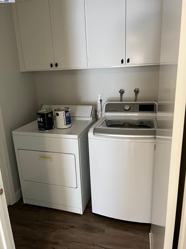 Building Photo - 535 Cambrian Way