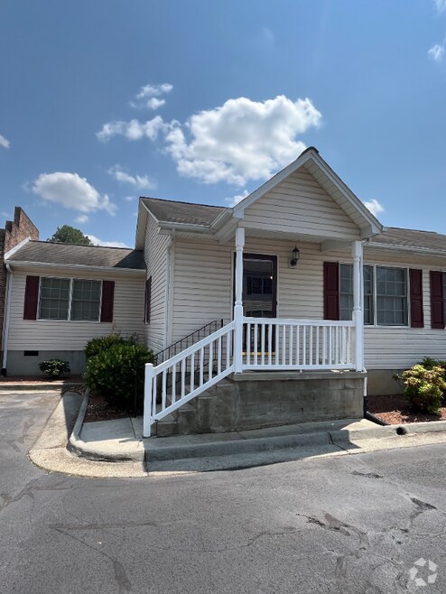 Building Photo - 3560 Franklin Turnpike