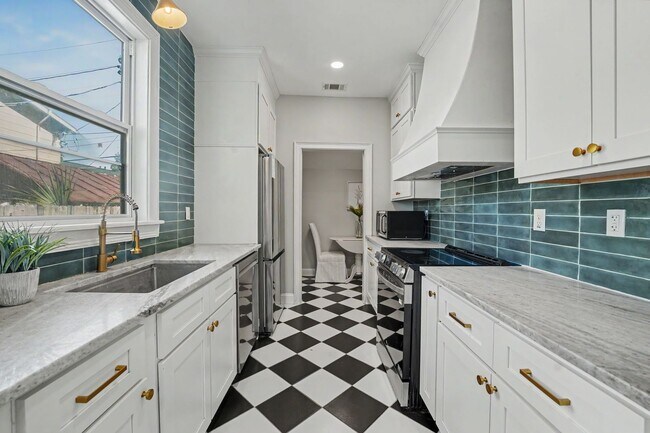 Building Photo - 1124 E 37th St