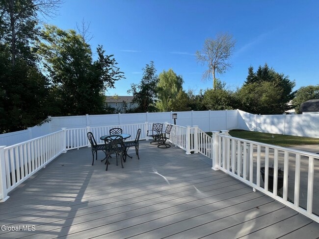 Building Photo - 14 Mallard Dr