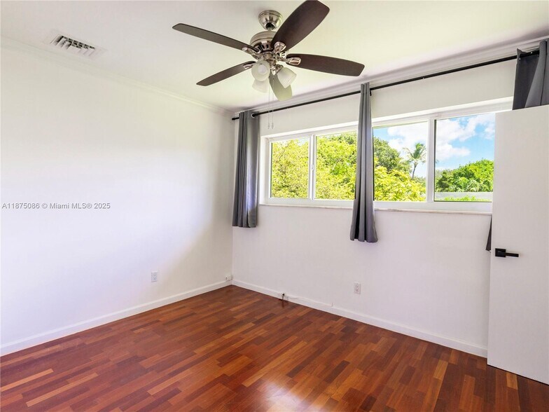 Building Photo - 55 Pinta Rd