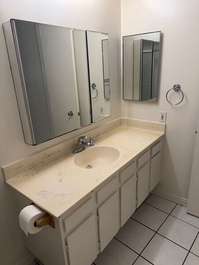 Building Photo - 3050 Rue D’Orleans