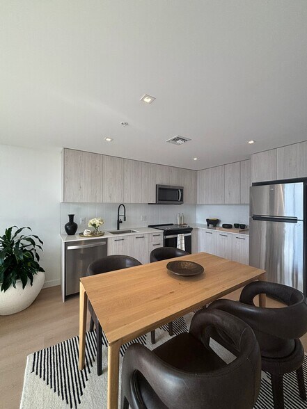 Primary Photo - 60 NW 31st St