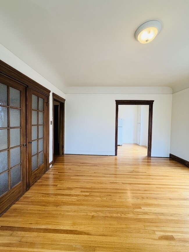 Building Photo - 405 6th Ave