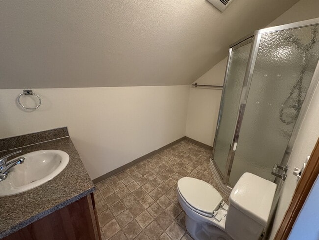 Building Photo - 2 Bedroom / 2 Bathroom Home with Loft & St...