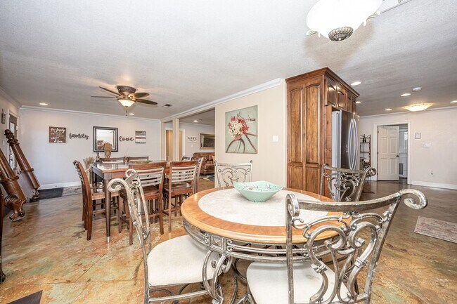 Building Photo - 3 Bedroom 2 Bath Back Bay Luxury Rental Home