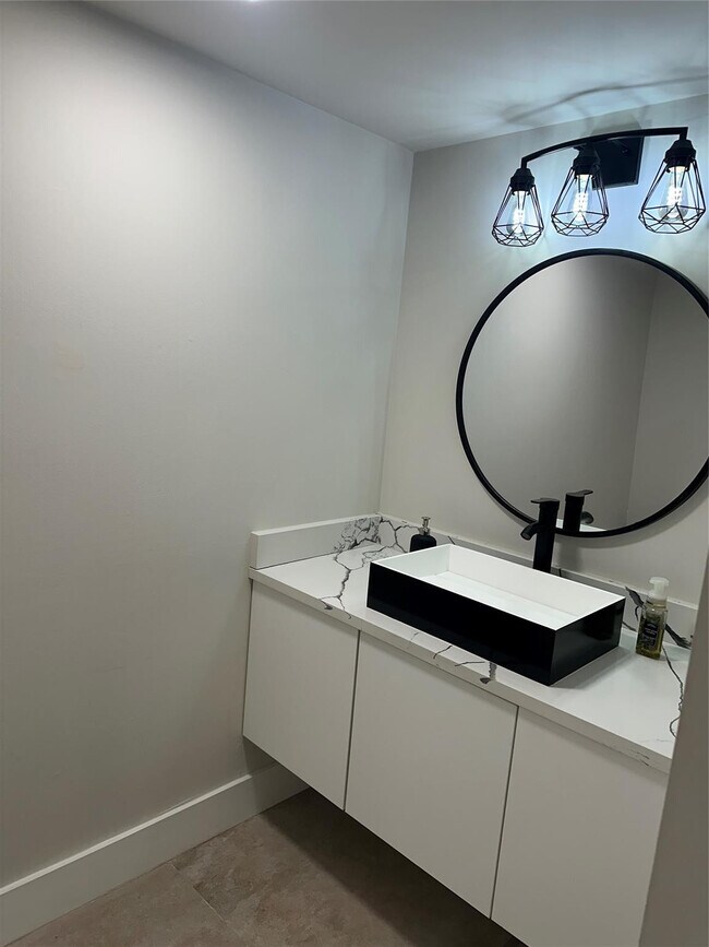 Building Photo - 3821 Environ Blvd