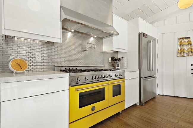 Building Photo - 261 Cordoba Way