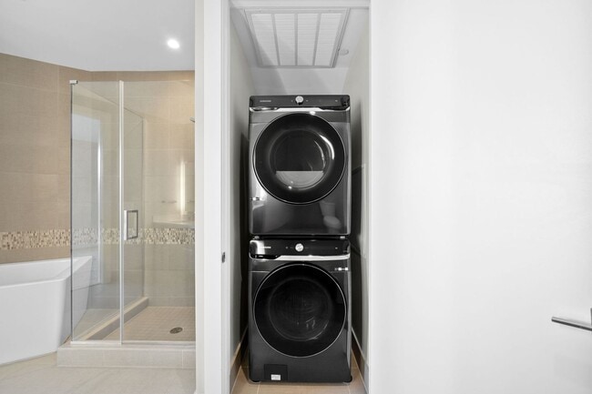 Building Photo - 6th Floor 1BD, 1.5BA Condo at the Lakehouse off Sloan's Lake