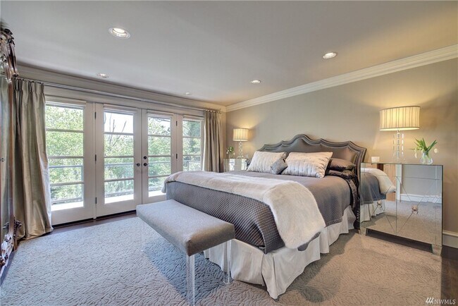 Building Photo - 914 88th Ave NE