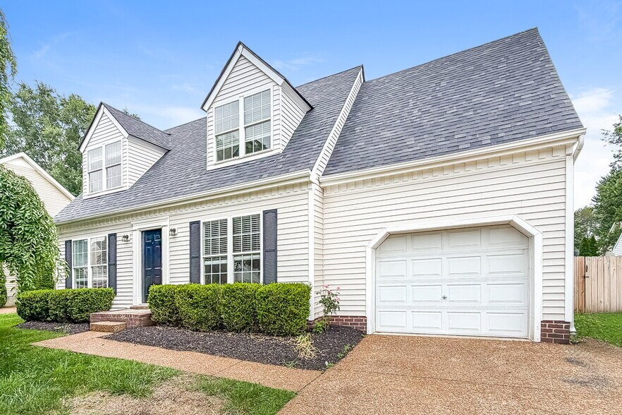 Building Photo - 2853 Sutherland Dr